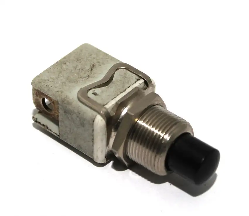 BOUTON-POUSSOIR N.O. GER 1213 A 8A 12V
