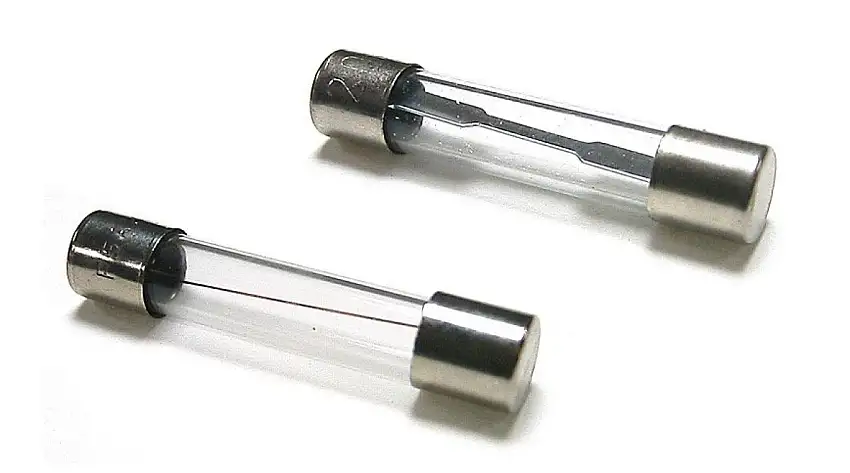 FUSIBLE EN VERRE VLTG 6,3X32MM 20A RAPIDE (5 PIèCES)