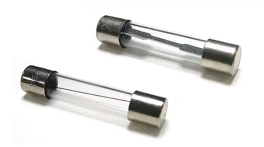 FUSIBLE EN VERRE SINATEC 6,35X32MM 5A (5 PIèCES)