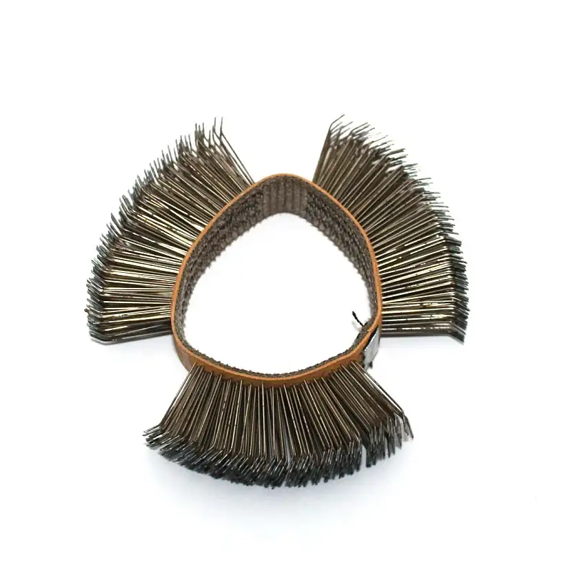 BROSSE MéTALLIQUE MONTI OCRE MOYEN GROS 23MM POUR UN ENLèVEMENT EFFICACE DE LA ROUILLE