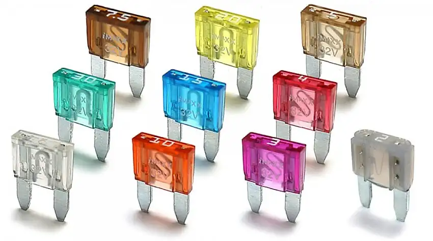 SET MINI FUSIBLES SINATEC 7 PIèCES AMPéRAGES VARIéS